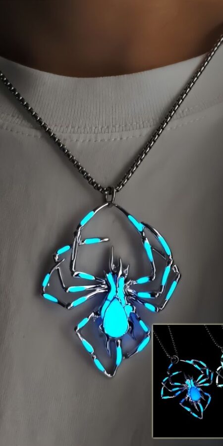 Halloween Creative Stereo Luminous Spider Necklace Jewerly Glowing Night Fluorescence Antique Vintage Glow In The Dark For Men Women Gift Party Halloween Day Club
